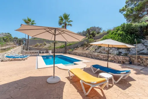 Cala Ratjada, sea views on all levels – frontline villa with guest apartment, terraces and pool in Cala Ratjada — photo 4