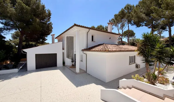 Mediterranean living in an elegant renovated villa in Santa Ponsa — photo 3
