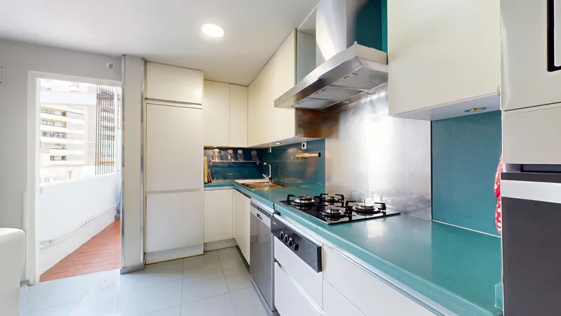 Bright penthouse with large terrace next to Paseo Mallorca — photo 3