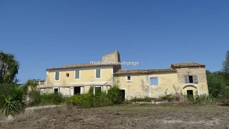 Large rustic finca with history in the heart of Pla de Mallorca. This traditional possessió is surrounded by extensive arable land — photo 1