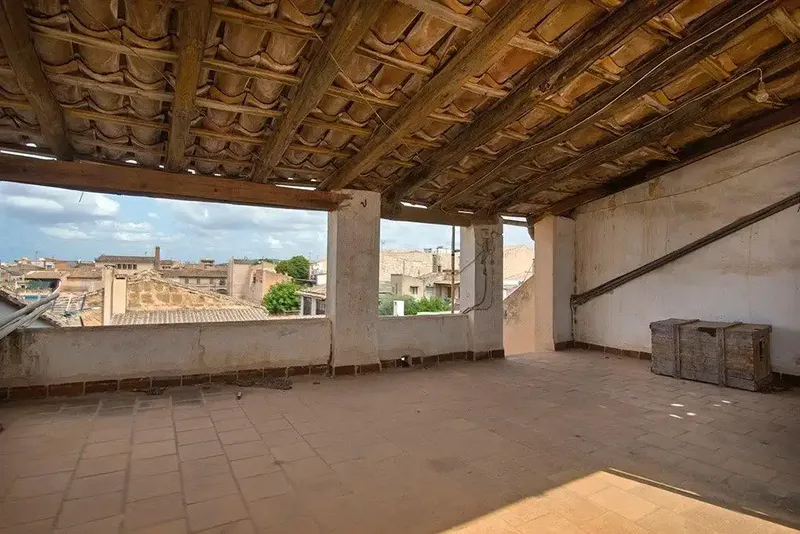 Property located in the center of Llucmajor, with views of the beautiful church of San Miquel. It consists of a main dwelling plus an apart — photo 7