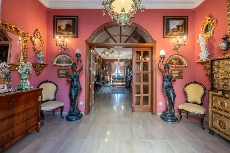 A stately home with character — photo 11