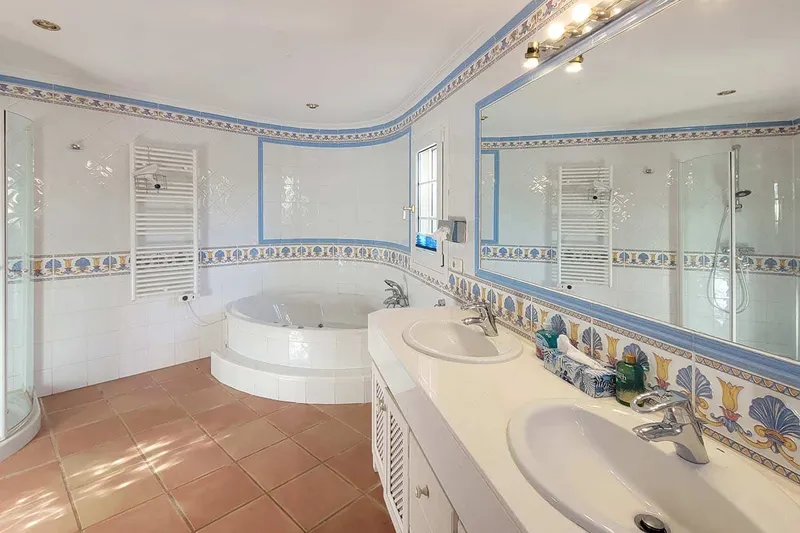 3-bedroom villa with pool for rent — photo 10