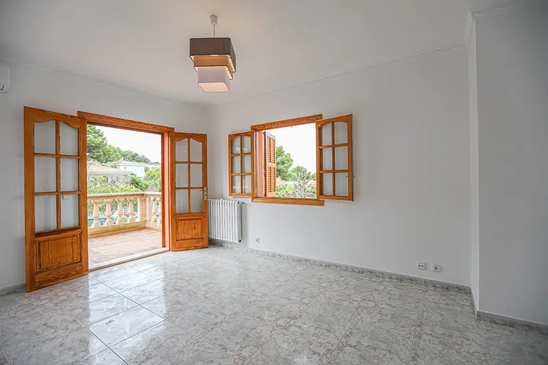 Lovely villa with garden and pool in a prestigious location in Santa Ponsa — photo 7