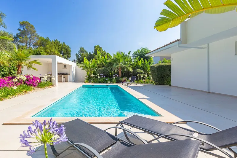 Renovated luxury villa in quiet location near the beach — photo 2