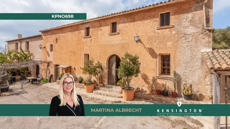 This large estate of about 498 hectares of land is located among green hills in the northeast of Mallorca, in the coastal area of the municipality — photo 1