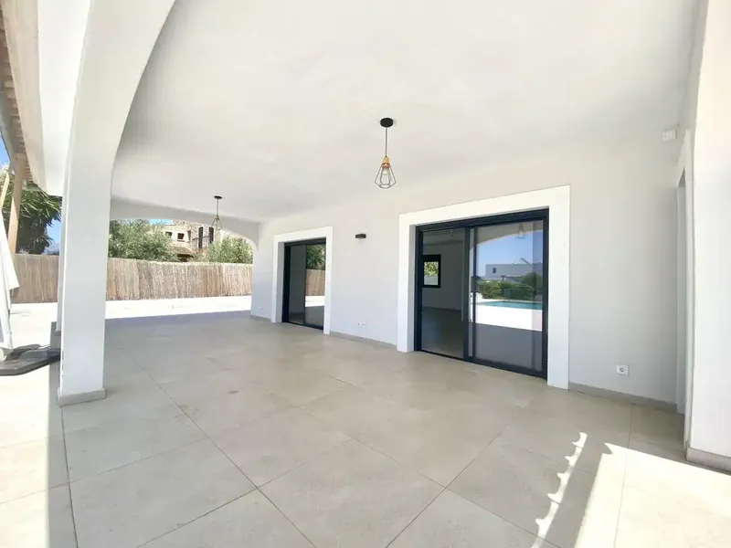 Cherryhouse Invest presents this spectacular high-end villa located in the prestigious private urbanization of Sa Planera, one of the — photo 6