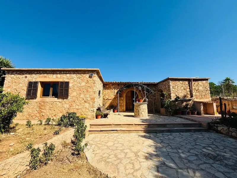 Charming rustic finca with pool in a privileged setting — photo 1