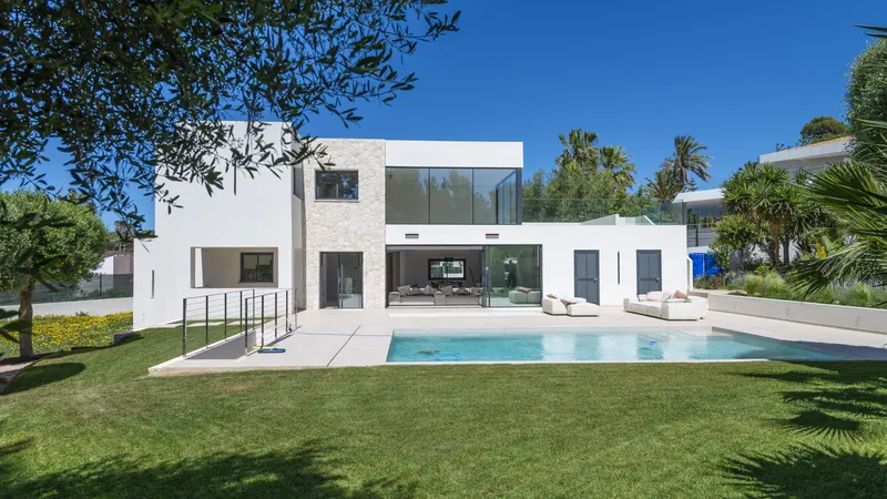 High-quality renovated villa in Nova Santa Ponsa, in a quiet and private location — photo 2