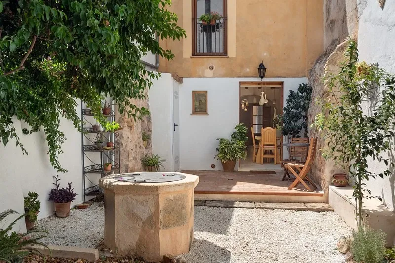 Charming village house with garden in the heart of Alaró — photo 1