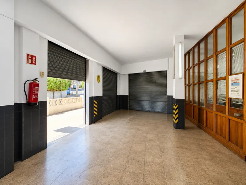 Ref. 2115; Investment: Spacious commercial premises with terrace in El Terreno available for rent/lease — photo 2