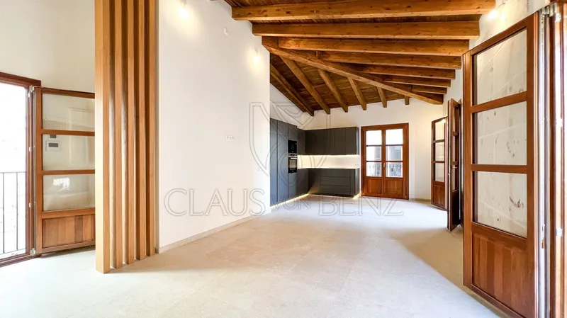 Elegant luxury penthouse in the best central old town location in Palma de Mallorca — photo 4
