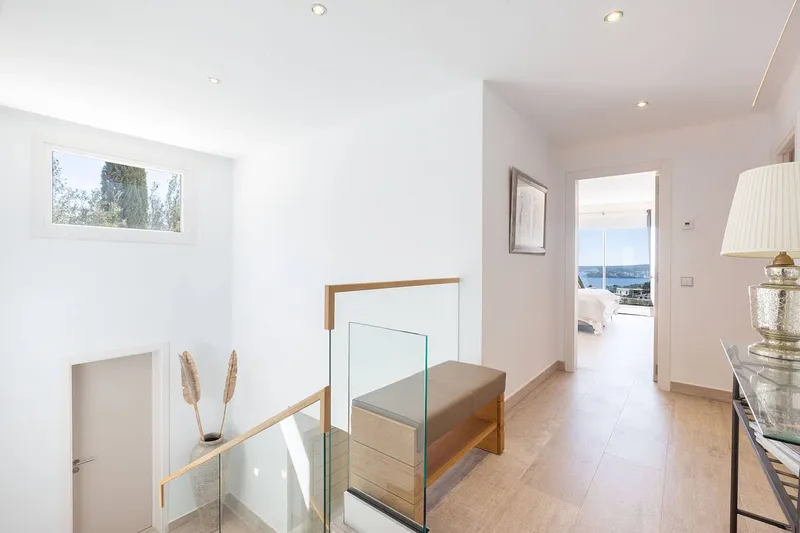 Modern villa with breathtaking views in a privileged location — photo 9