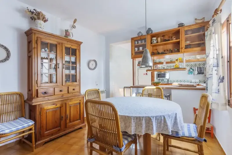 This excellent house, for sale in the sought-after old town area of Pollensa, is of generous dimensions, offers great flexibility — photo 2