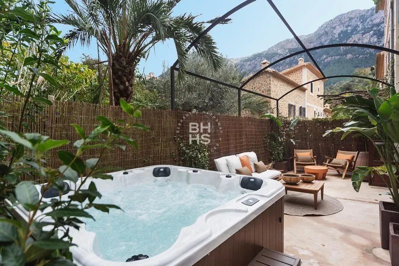 Village/town house for sale in Deià — photo 1