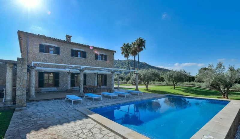 UNA VILLA ÚNICA EN ALARÓ: 22.000 M² DE NATURALEZA, PRIVACIDAD Y TRANQUILIDAD — photo 3