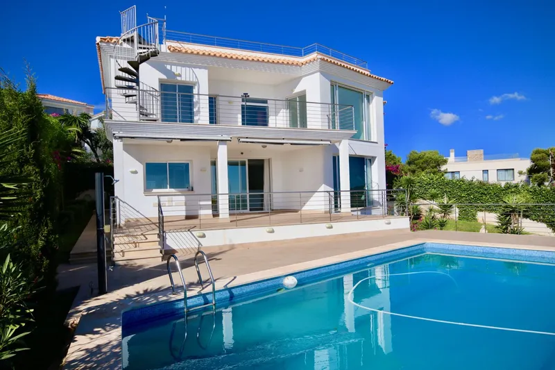 Modern villa in a prime location in Santa Ponsa with breathtaking panoramic sea views — photo 4