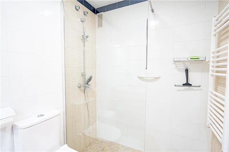Apartment in a residential complex with communal swimming pool — photo 12