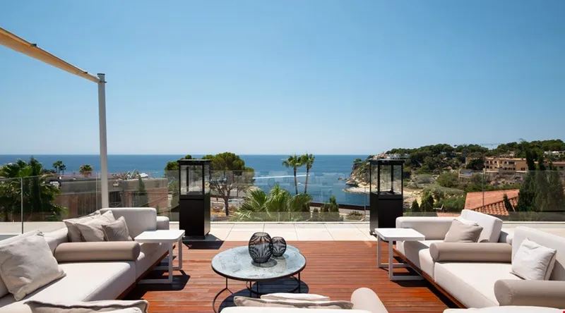 Contemporary five-bedroom villa with rooftop terrace and seaviews in Sol de Mallorca — photo 4