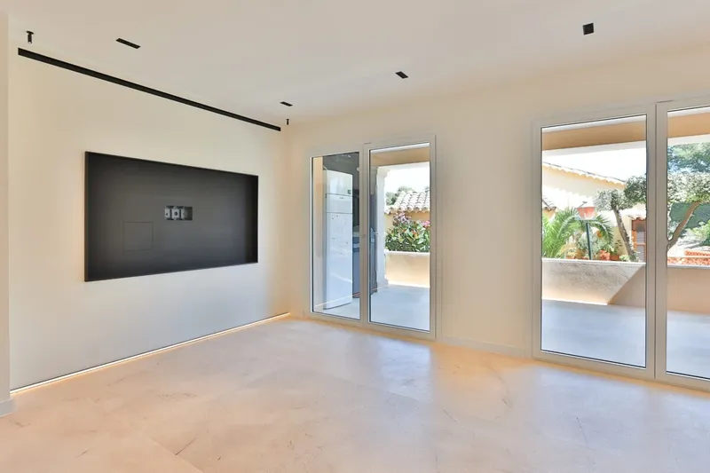 Elegant Fully Renovated Duplex — photo 7