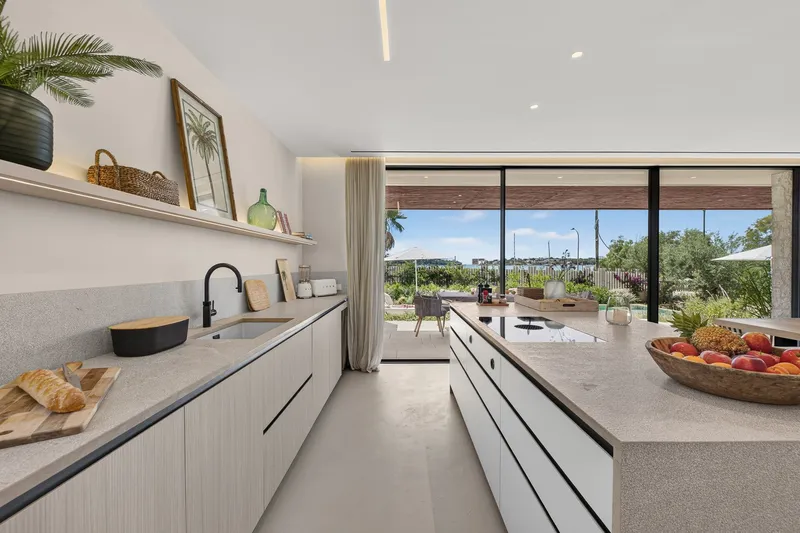 Frontline harbor villa with panoramic views and rural countryside — photo 12