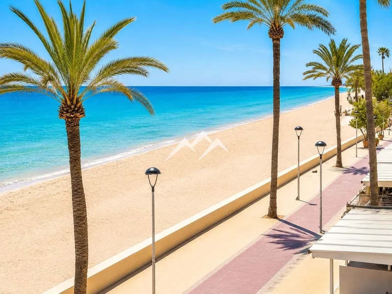 Beachfront building in Mallorca — photo 2