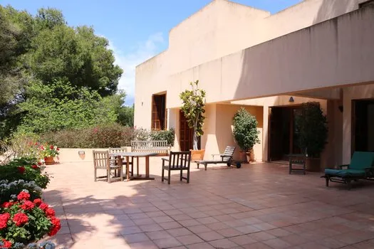 Villa with tennis court — photo 7