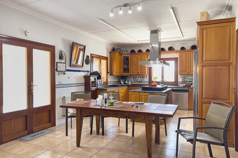Traditional finca estate with pool, padel court, double carport, 4 garages, summer kitchen & much more — photo 5