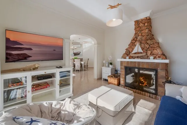 Front line villa with rental license and beach access for sale in Cala Pi, Mallorca — photo 5