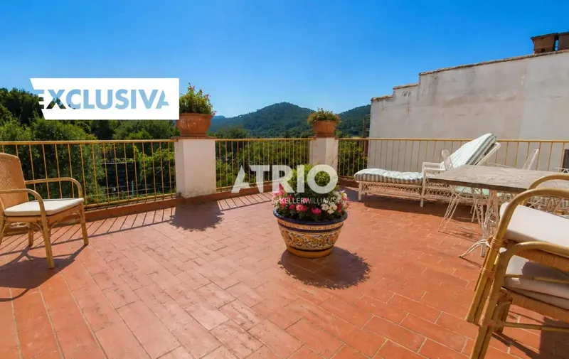 Exclusive Opportunity! Large charming house with terraces and garden to renovate to your taste — photo 1