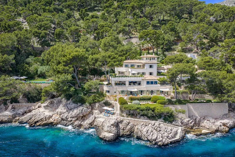 Exclusive frontline estate with direct sea access for sale in Formentor, North Mallorca — photo 1