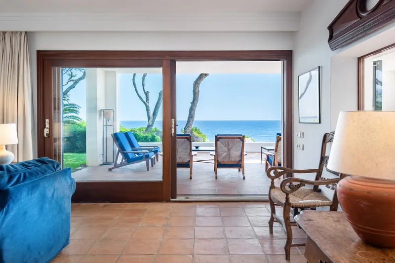 Seafront villa in Cala d'Or with holiday rental licence and sea views — photo 11