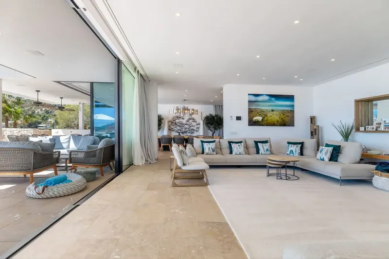 Welcome to an Unmatched Property: A Luxurious Villa That Will Take Your Breath Away. Nestled in an Exclusive Area, This Hideaway of 3,899 — photo 9