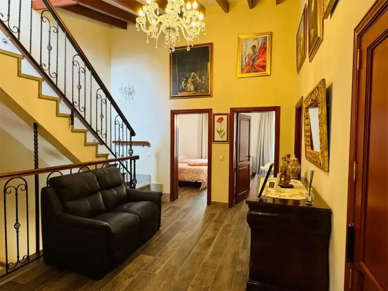¡Exclusiva casa de pueblo totalmente reformada en el corazón de Llucmajor! 🌿✨ — photo 8