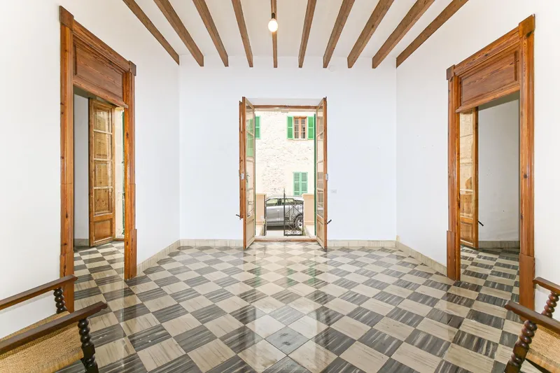 Village house in the center of Costitx with renovation potential — photo 6