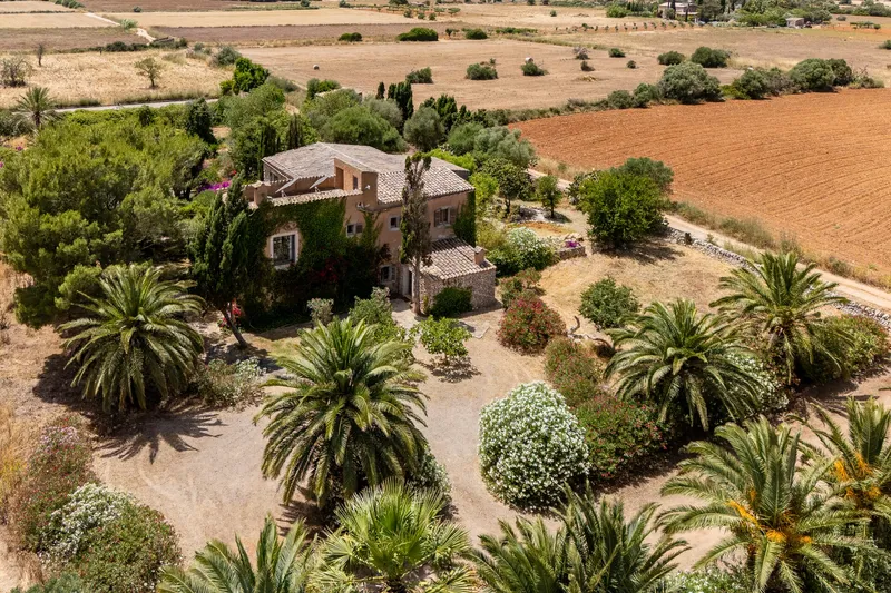 Historic stone finca with traditional character near Felanitx — photo 3
