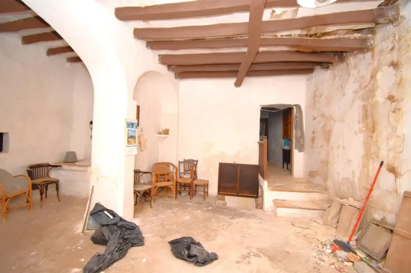 Interesting house for total renovation of 270 m² built in the old town of Muro, just a minute's walk from the — photo 4