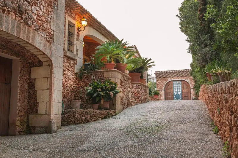 Welcome to this incredible rustic-style chalet in Costa de los Pinos, a residential area that everyone desires today thanks to its surroundings — photo 7