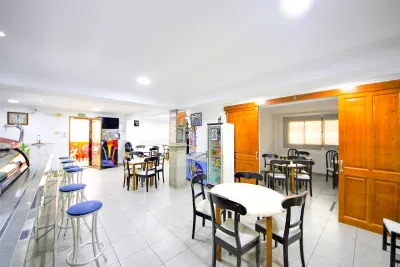 Bar-restaurant in S'illot, 150 sqm with terrace — photo 1