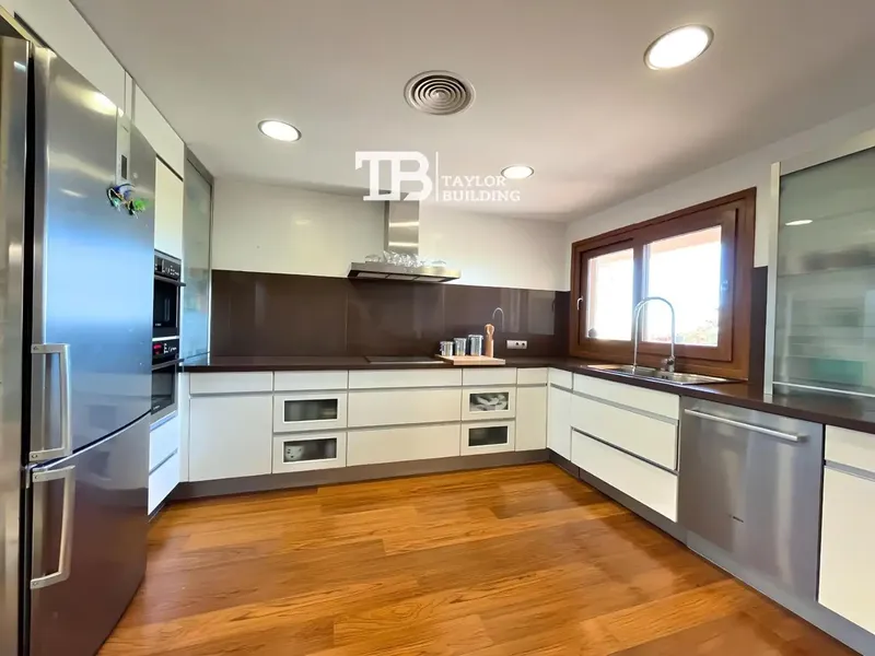 TaylorBuilding Real Estate sells this incredible detached house in Bunyola, in the Sa Font Seca urbanization, with 8 bedrooms and — photo 9
