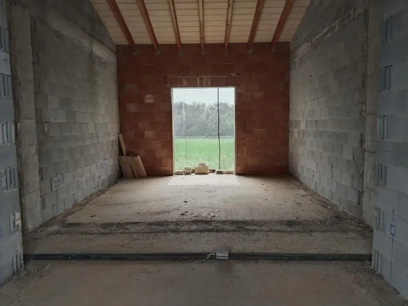 Rustic estate with about 24,000m² of land and an unfinished construction of about 157m² all on one floor — photo 3