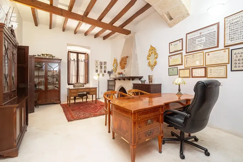 A unique 996 m2 property that brings together the essence of traditional Mallorcan architecture, spacious areas, privacy and an exceptional — photo 10