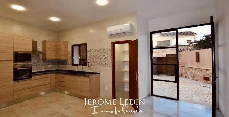 Beautiful Townhouse in Santanyi with a Pool — photo 3