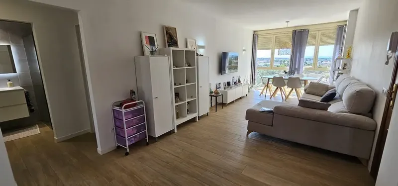 Espaciosa Vivienda en Alquiler con Terraza y Balcón. — photo 1