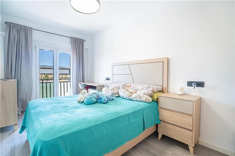 Apartment with a terrace of approximately 12 m² offering unobstructed views. — photo 7
