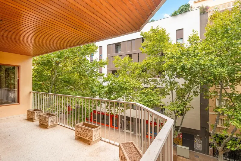 ¿Buscas espacio, una ubicación estratégica y una terraza de ensueño en pleno centro? Te presentamos una pieza inmobiliaria de las que ya no  — photo 6