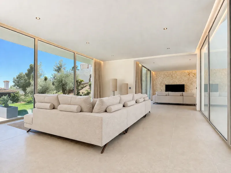 Ultra-luxury modern new-build villa with partial sea views in Portals Nous Mas — photo 4