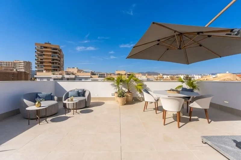 Fully furnished high-quality penthouse with spacious terraces, communal pool and parking in Palma — photo 1