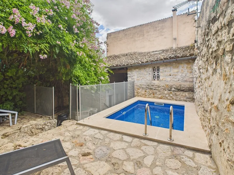 Charming House to Renovate with Pool and Garden in Lloseta — photo 3