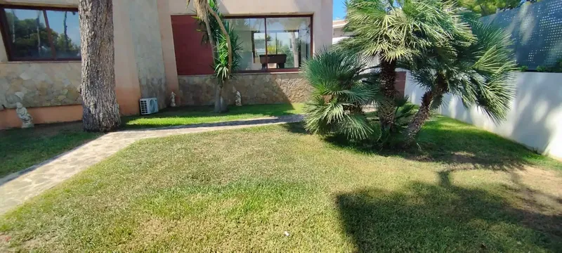Detached house built with natural stone cladding of 520 m2. Two floors and on a plot of 1,238 m². It has 5 bedrooms — photo 6